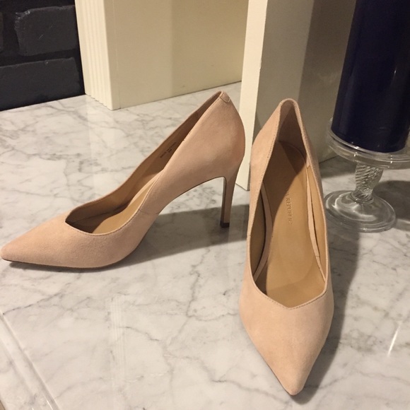 banana republic 12 hour pumps
